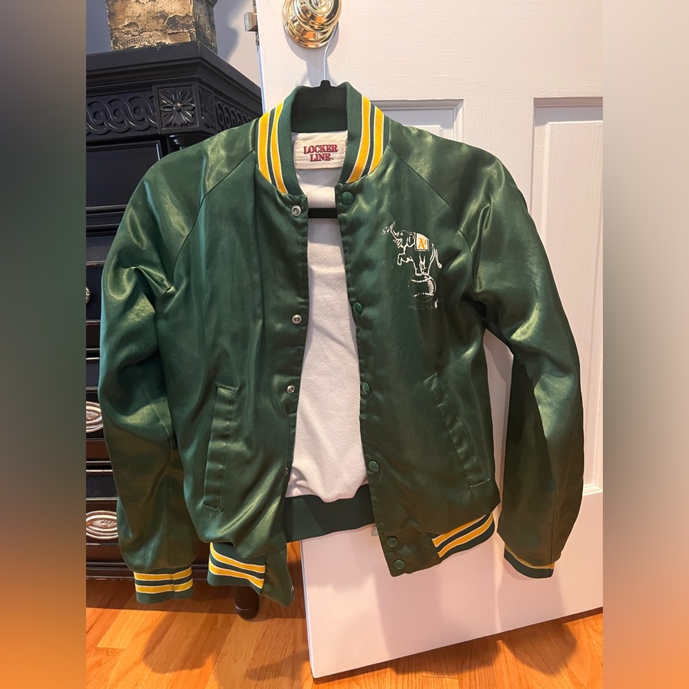 Vintage Oakland Athletics bomber jacket. Size XS. Amazing condition.